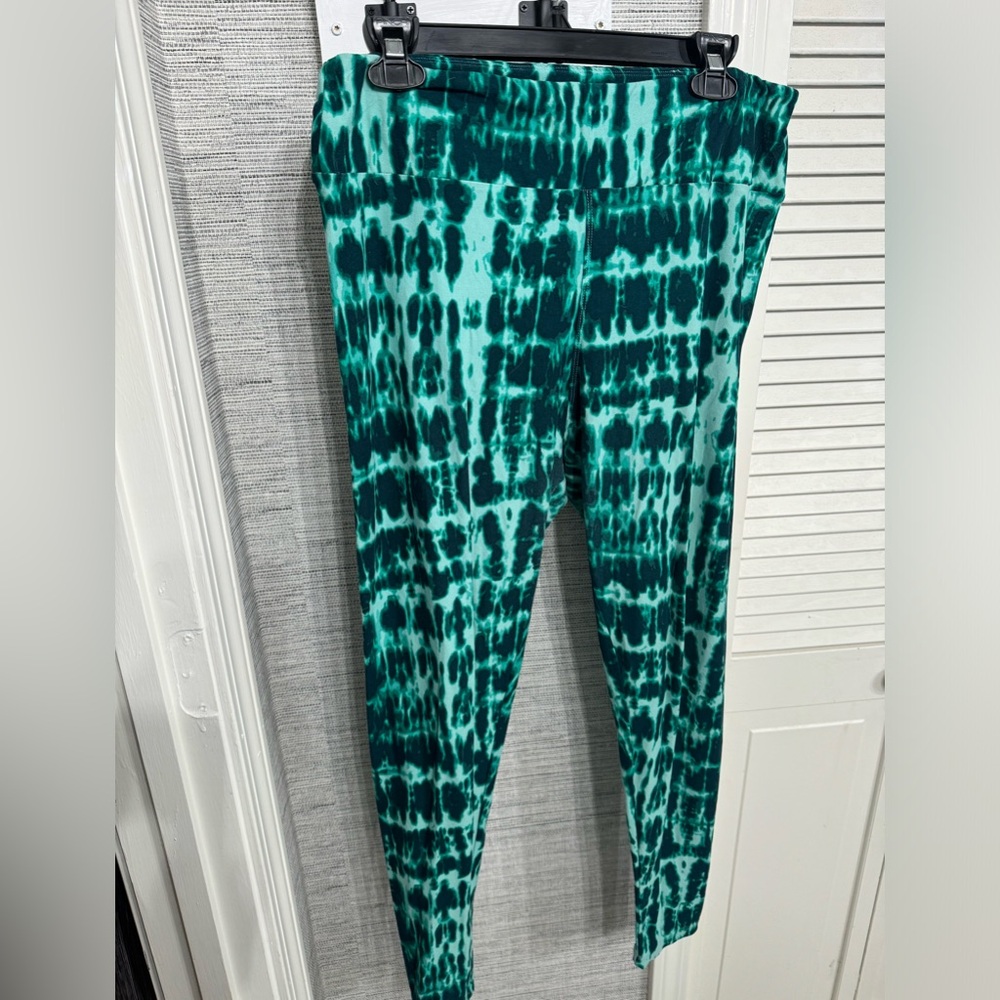 Lularoe Green Tie Dye Leggings - Size Tall/Curvy